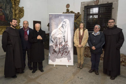 La consejera de Cultura, con el alcalde de Ávila y los responsables del proyecto de Las Edades.