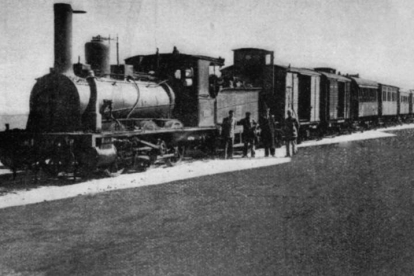 Imagen del tren que tarsladaba a los obreros desde León a la Base Aérea. MINISTERIO DE DEFENSA