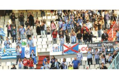 Un nutrido grupo de seguidores blanquiazules estuvo presente en la grada de Balaídos.