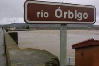 El objetivo de las obras es evitar que el río Órbigo se desborde y afecte a la estación de aforos