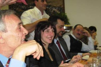 El mantenedor Luis Amigo, el alcalde Julio Anta y el pedáneo Román Díaz durante la fiesta.
