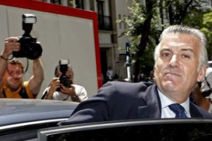 Luis Bárcenas, ex tesorero del PP, durante su llegada al tribunal para declarar.