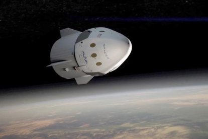 La empresa espacial privada SpaceX ha programado un viaje turístico alrededor de la Luna.