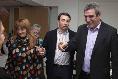 Villarubia, con militantes del PSOE de Salamanca.
