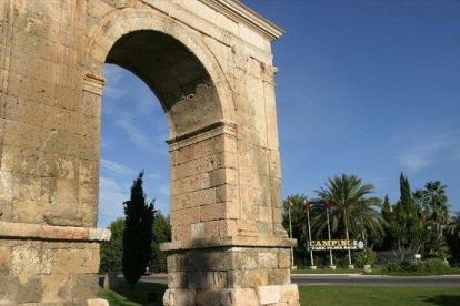 Arco de Bará en Roda de Bará.