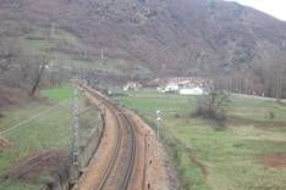 La vía que une León con Asturias se rehabilitará entre el 2009 y el 2010