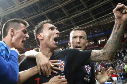 Mario Mandzukic celebra el gol que clasificó a Croacia para la final del Mundial. /