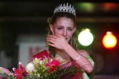 La reina y sus cuatro damas de honor tras la fiesta de elección