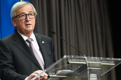Juncker habla tras la firma del acuerdo comercial con Canadá, en Bruselas, el 30 de octubre.