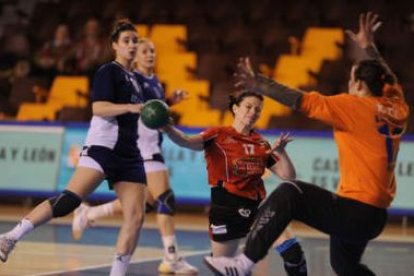 Sonia, con cinco goles, fue decisiva en el triunfo.