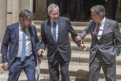 Desde la izquierda, Nadal, con el presidente de la Cambra, Miquel Valls; y el delegado del Gobierno, Enric Millo.