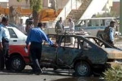 Una mujer y un niño iraquí murieron ayer en otro atentado con coche bomba en Bagdad