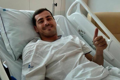 Iker Casillas publicó esta imagen en su Twitter después de la intervención