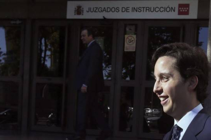El 'pequeño Nicolás' a las puertas de los juzgados en Madrid, donde ha declarado este lunes 21 de septiembre.