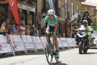 Cristian Rodríguez manejó a la perfección su renta de líder de la Vuelta a León y entró en meta en Benavides subrayando su triunfo final en la ronda leonesa