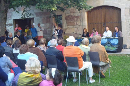 Un instante en la velada literaria del sábado en Riolago.