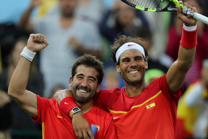 Marc López y Nadal celebran su triunfo que asegura al doble español la medalla de plata en Río. MAIA