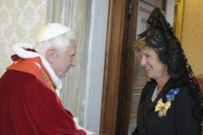 El Papa y la embajadora española en el Vaticano.