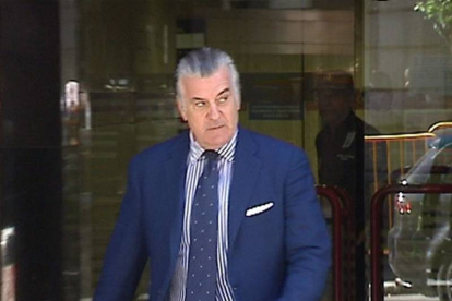 Imagen tomada de televisión del extesorero del PP, Luis Bárcenas, cuando acudió a la Audiencia Nacional.