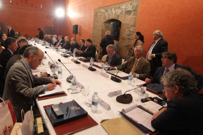 La reunión de la Junta Directiva de la RFEF se celebró en el castillo y duró casi dos horas.