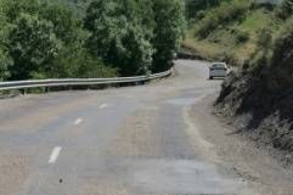 La León-Collanzo presenta tramos muy peligrosos para la integridad de los conductores