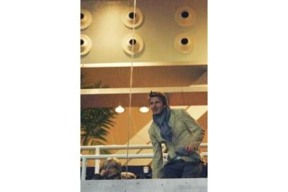 Beckham, junto a su madre, en el palco del Santiago Bernabéu