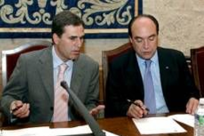 El presidente de la Comisión de Población, Juan José Sanz, y el procurador Francisco Ramos