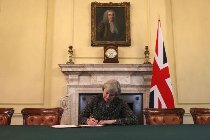 Theresa May notifica por carta a la UE el inicio del Brexit.