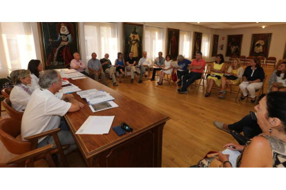 Técnicos, concejales y colectivos se reunieron ayer por mañana en San Marcelo
