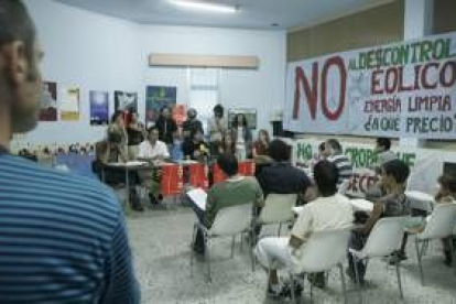 Los ecologistas alertaron de la aprobación de los parques, en la sede del Consejo de la Juventud