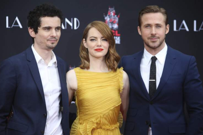 El director de cine Damien Chazelle y los actores Emma Stone y Ryan Gosling, protagonistas de ‘La La Land’. MIKE NELSON