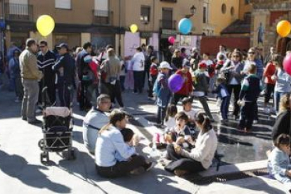 La marcha por la solidaridad congresó en León a familias enteras.