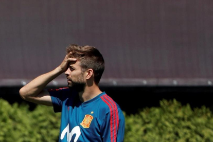 Piqué, durante el entrenamiento de la selección española este lunes 11 de junio en Krasnodar.