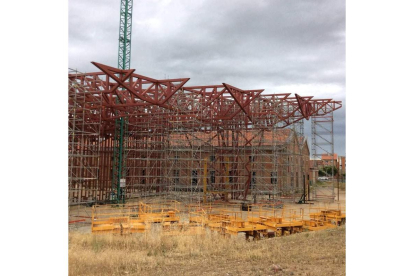 La estructura de la cubierta del recinto ferial se acabó de levantar este pasado mes.