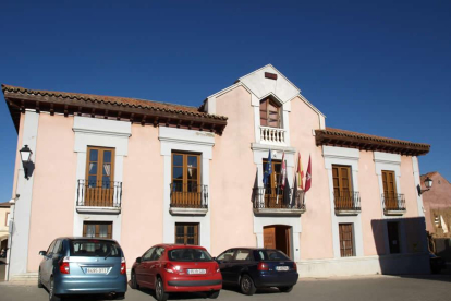 Fachada del Ayuntamiento de Villamañán.