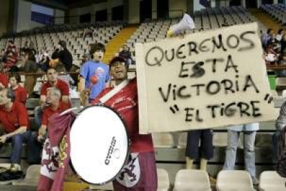 La afición espera que en Barcelona llegue el segundo triunfo leonés
