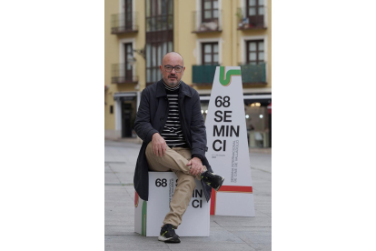 El director de cine Manuel Martín Cuenca, presentó en la sección oficial de la 68 edición de la Seminci su película 