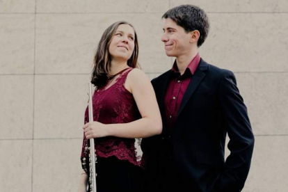 La flautista Camille Schneegans y el pianista Carlos Marín. DL