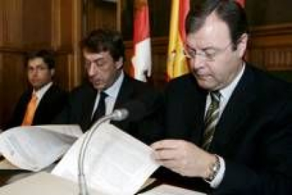 Javier García-Prieto y Antonio Silván, en un momento de la firma del convenio de San Isidro
