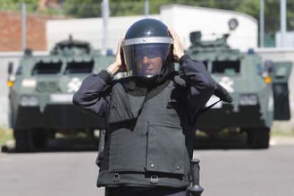 Lourdes Ramírez, con el uniforme especial de antidisturbios en el GRS de La Virgen del Camino.