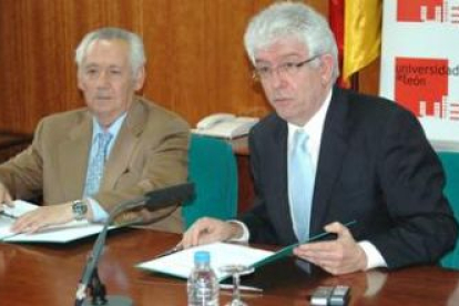 El presidente de Laboratorios Ovejero, Juan Ignacio Ovejero, y el de Inbiotec, José Ángel Hermida.