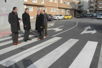 Fernández, Riesco, Fierro y Alonso, en el tramo de calle abierto.
