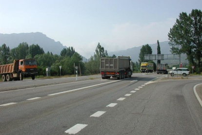 Carretera N-630 en las cercanías de Villamanín, en una imagen de archivo. CAMPOS