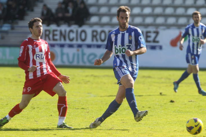 Carlos Ruiz volverá a jugar en el centro del campo de la Deportiva, algo que Claudio ya probó en el partido ante el Girona