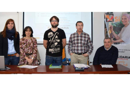 Los representantes de la plataforma leonesa, ayer, en la rueda de prensa.