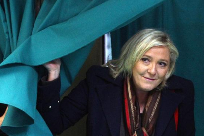 Marine Le Pen vota en Henin-Beaumont.