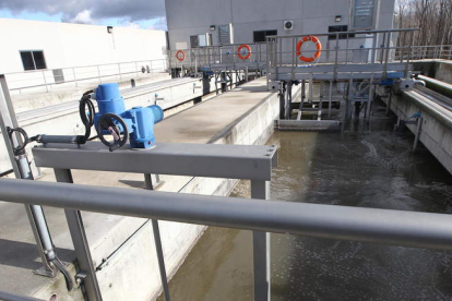 Instalaciones de la depuración de agua residuales de Ponferrada, Carracedelo, Cubillos, Cacabelos y Camponaraya. L. DE LA MATA