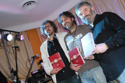 El concejal de Música de Astorga, César Núñez, Javier del Otero ‘Jalisko’ y Jesús Palmero