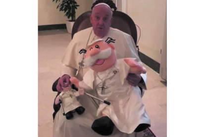 El Papa con un Simi gigante. DL