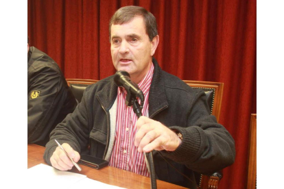 El alcalde de Congosto, José Antonio Velasco, en una imagen de su etapa en la Diputación. L. D. M.